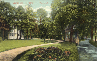 13883 Gezicht in het park met de theekoepel van de buitenplaats Vredenhoff (Rijksstraatweg 51-53) te Nieuwersluis ...